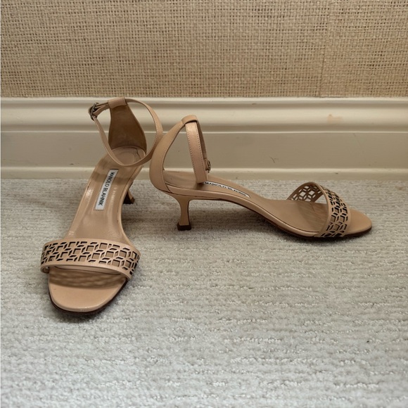 Manolo Blahnik Maurilla Tan Leather Ankle Strap Sandals - 8.5 - Picture 2 of 10